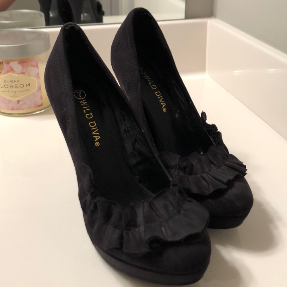Heels - Picture 2 of 3